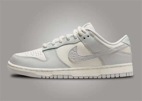 nike wmns dunk low needlework.